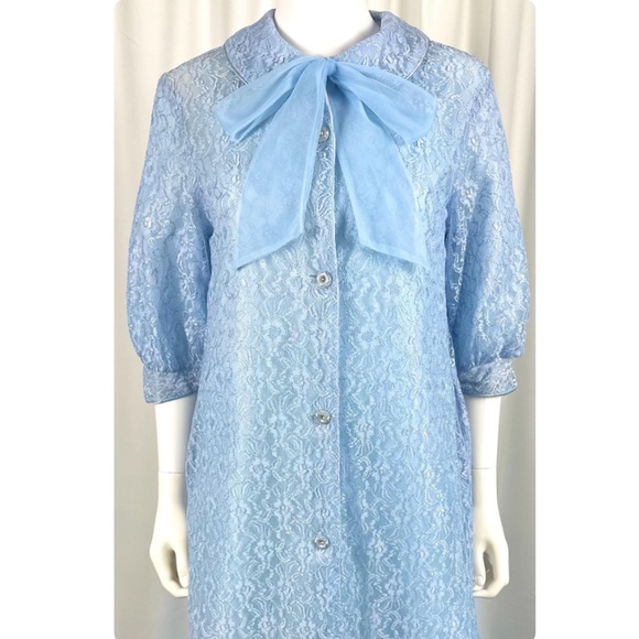 Vintage 1950’s 1960’s ‘Campus Casuals’ • Lace Babydoll Bed Jacket in Blue - M/L - Picture 3 of 10